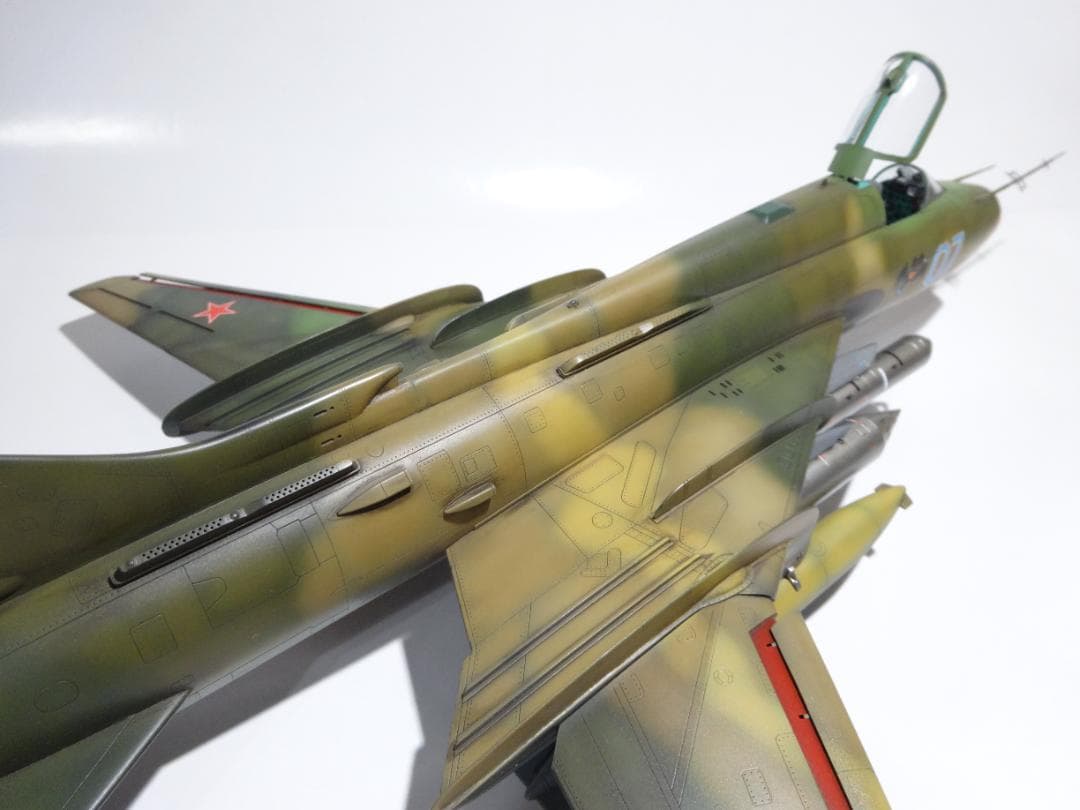 トランぺッター1/48「Su-17フィッター」完成品