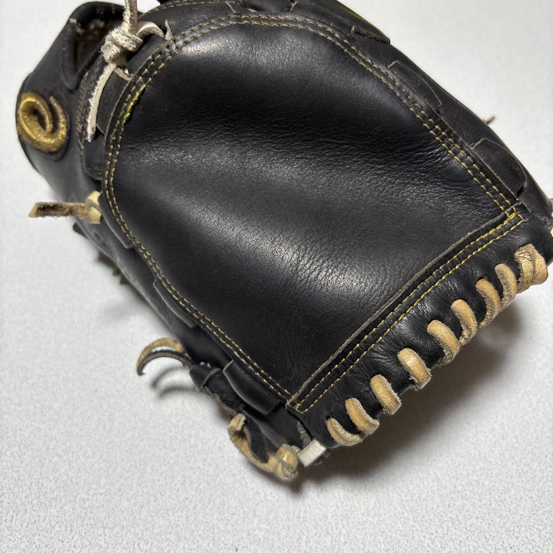 硬式投手用グローブ