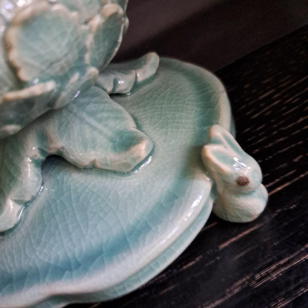 茶道具　青磁蓮型　香炉　三兎台　陽刻蓮型　細密技巧　透し火屋　海青造