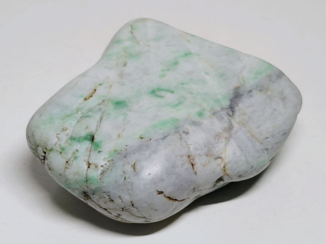 緑白灰 357g 翡翠 ヒスイ 原石 鑑賞石 自然石 誕生石 鉱物 鉱石 水石