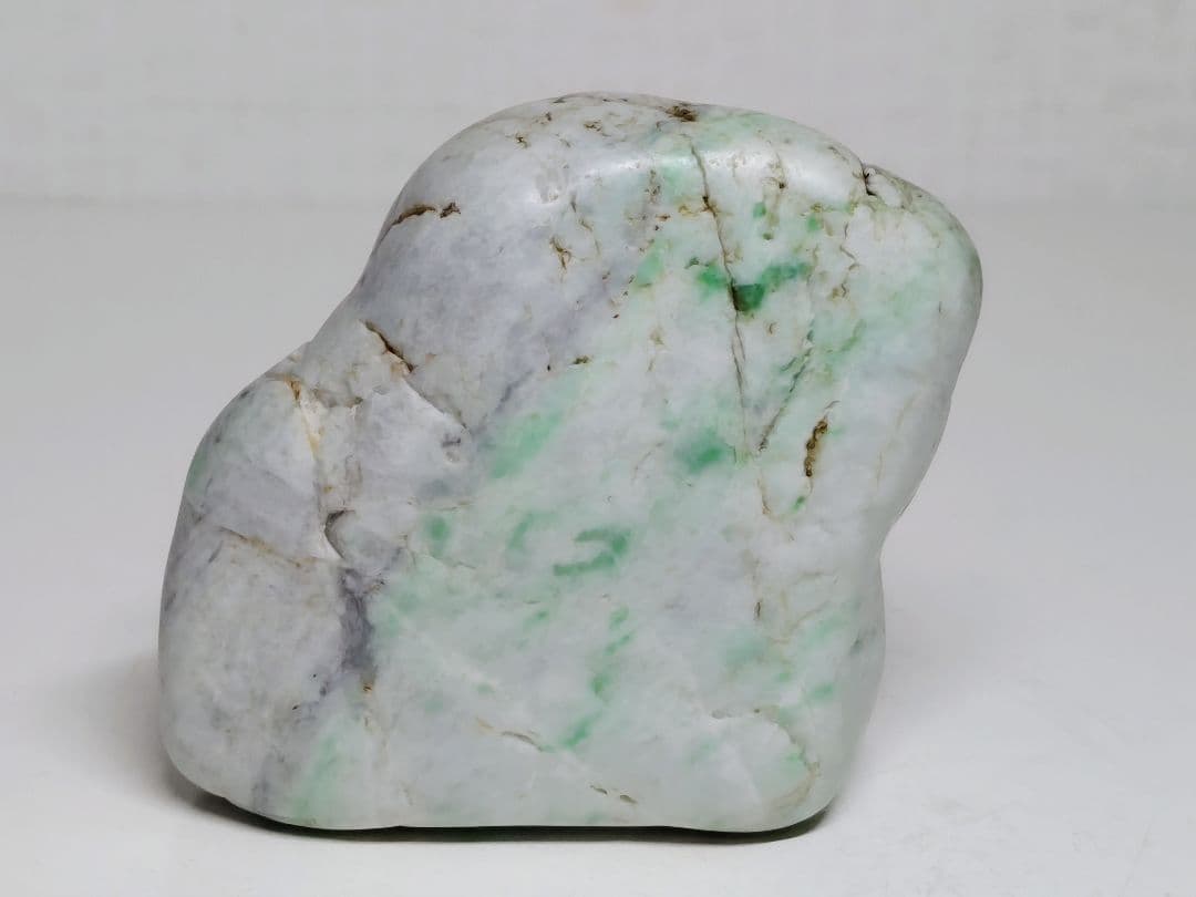 緑白灰 357g 翡翠 ヒスイ 原石 鑑賞石 自然石 誕生石 鉱物 鉱石 水石