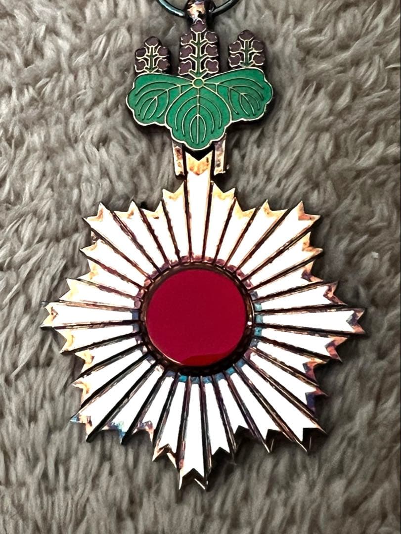 美品【勲章】勲四等旭日小綬章　略章　共箱