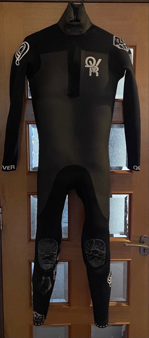 QUIVER セミドライフルスーツ 黒 420ART PRINT／メンズ M相当