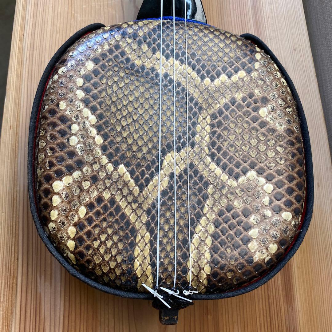 三線　本革　スタンド付き