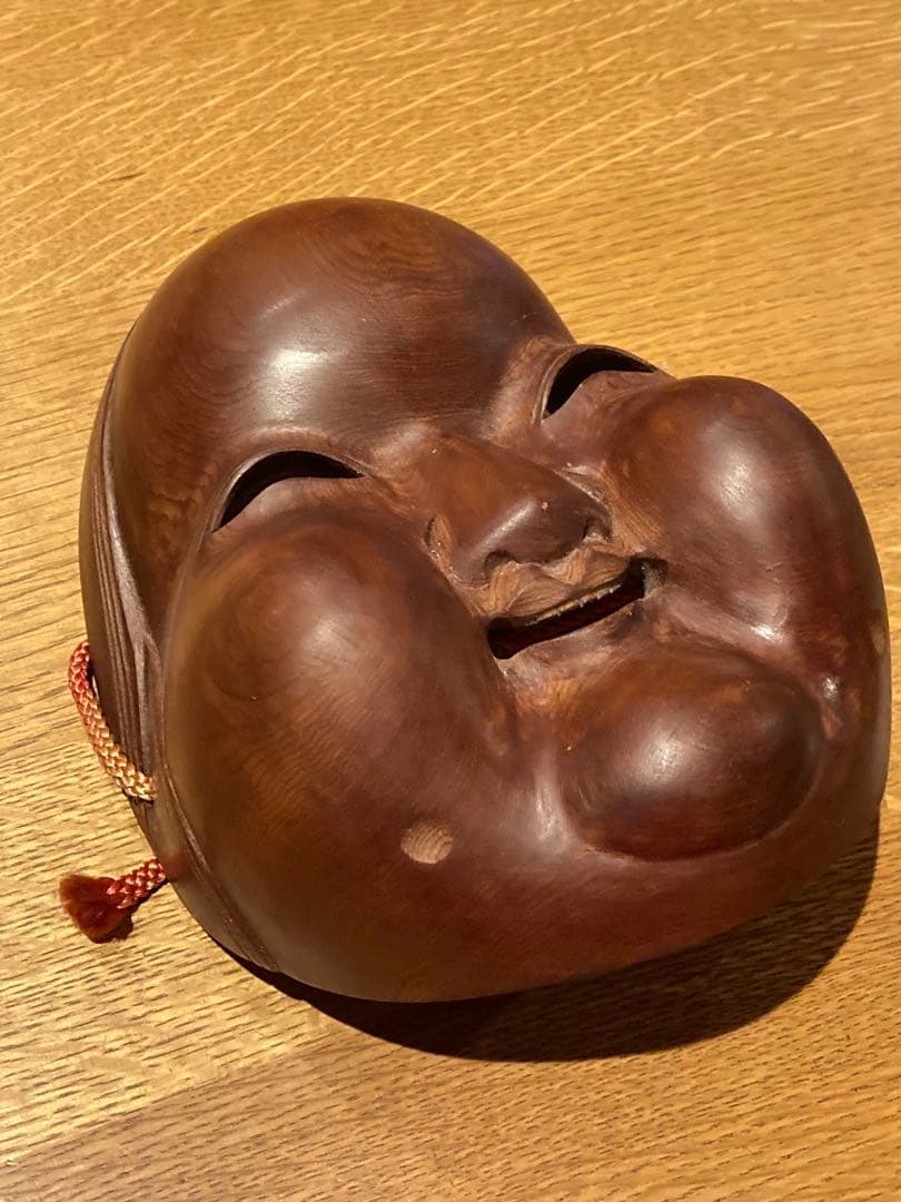 飛騨高山　一位一刀彫　能面おかめ