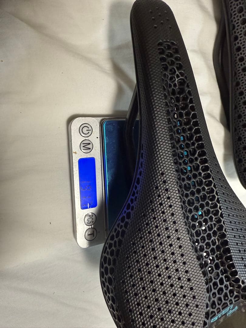 RYET カーボンサドル