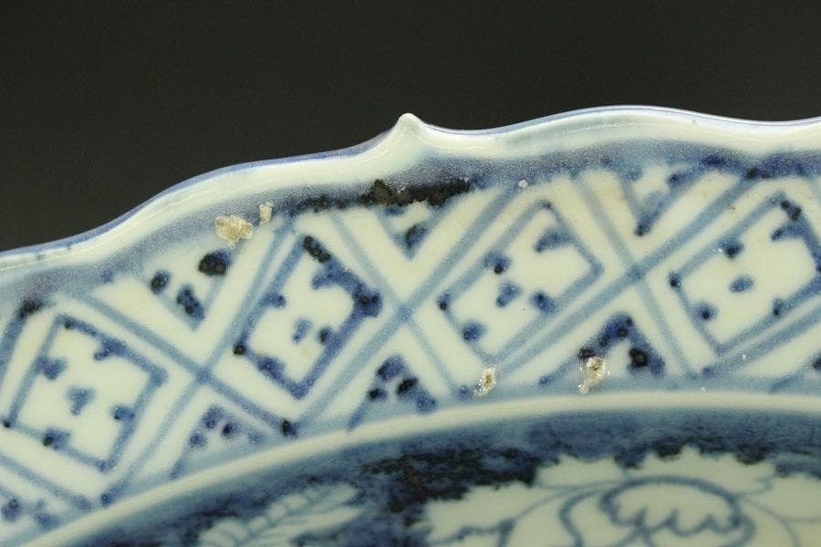 中国美術 青花 纏枝蓮花紋 折口盤(A684)