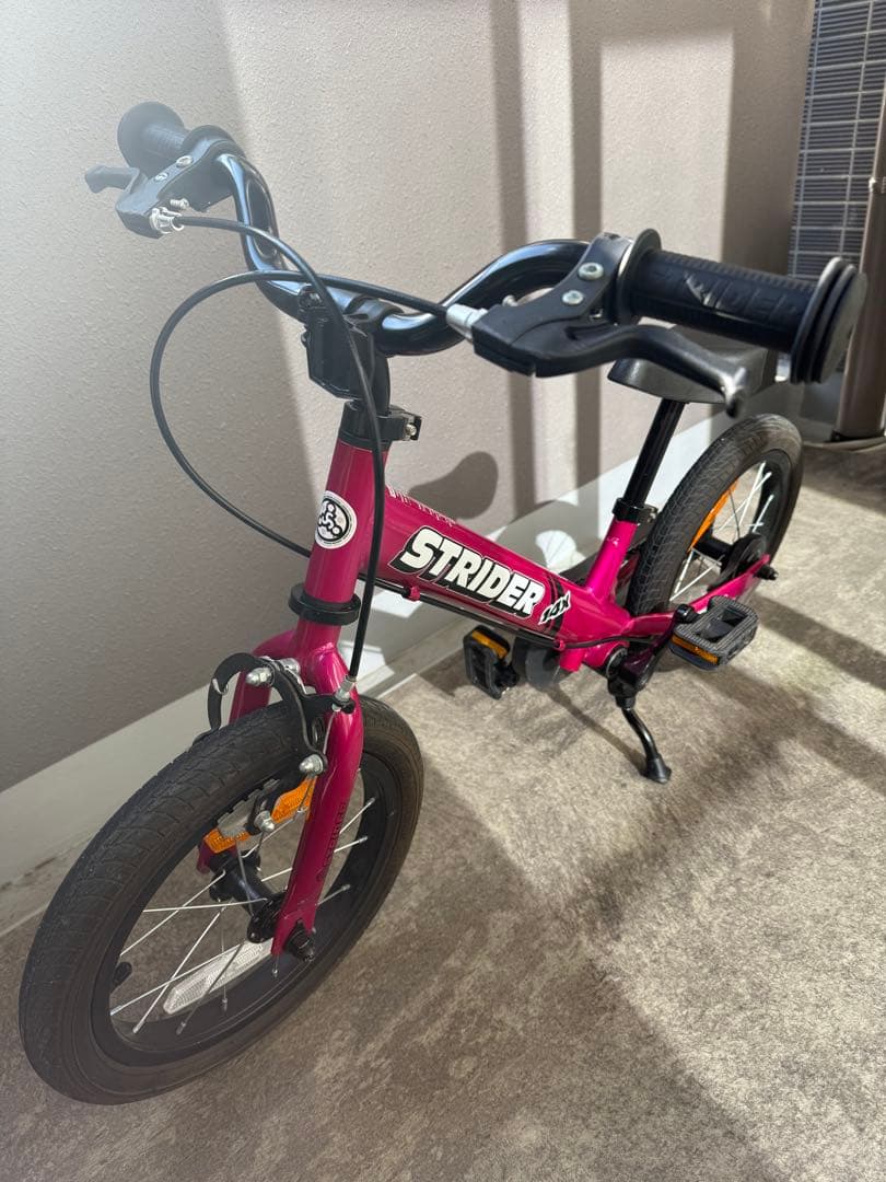 STRIDER 14x ピンク ストライダー　ペダル　スタンド付き　子供用自転車