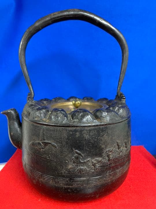 【極上、希少品】龍文堂特大鉄瓶：かなり重量感のある立派な龍文堂鉄瓶