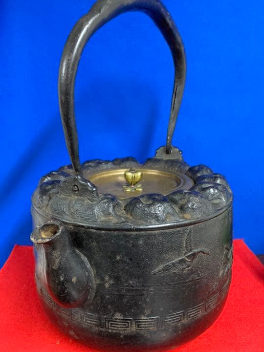【極上、希少品】龍文堂特大鉄瓶：かなり重量感のある立派な龍文堂鉄瓶