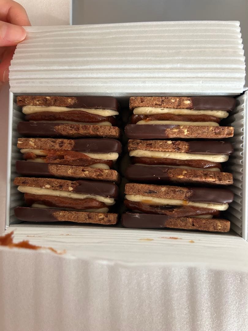 アマゾンカカオ 信州産プルーンとプラムのアマゾンバターサンド カンカン 阪急梅田