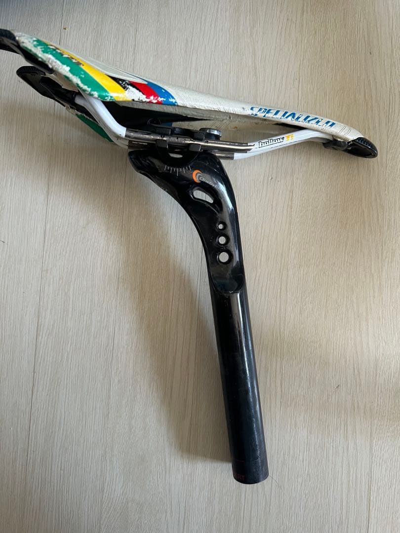 ワンバイエス　OnebyESU magatama エアロシートポスト