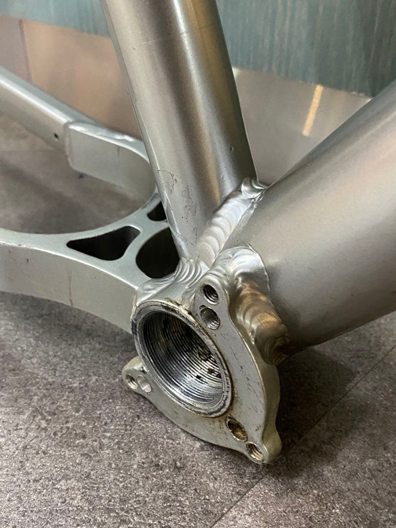 マングース　ダートジャンプ　フレームのみ フォークはありません