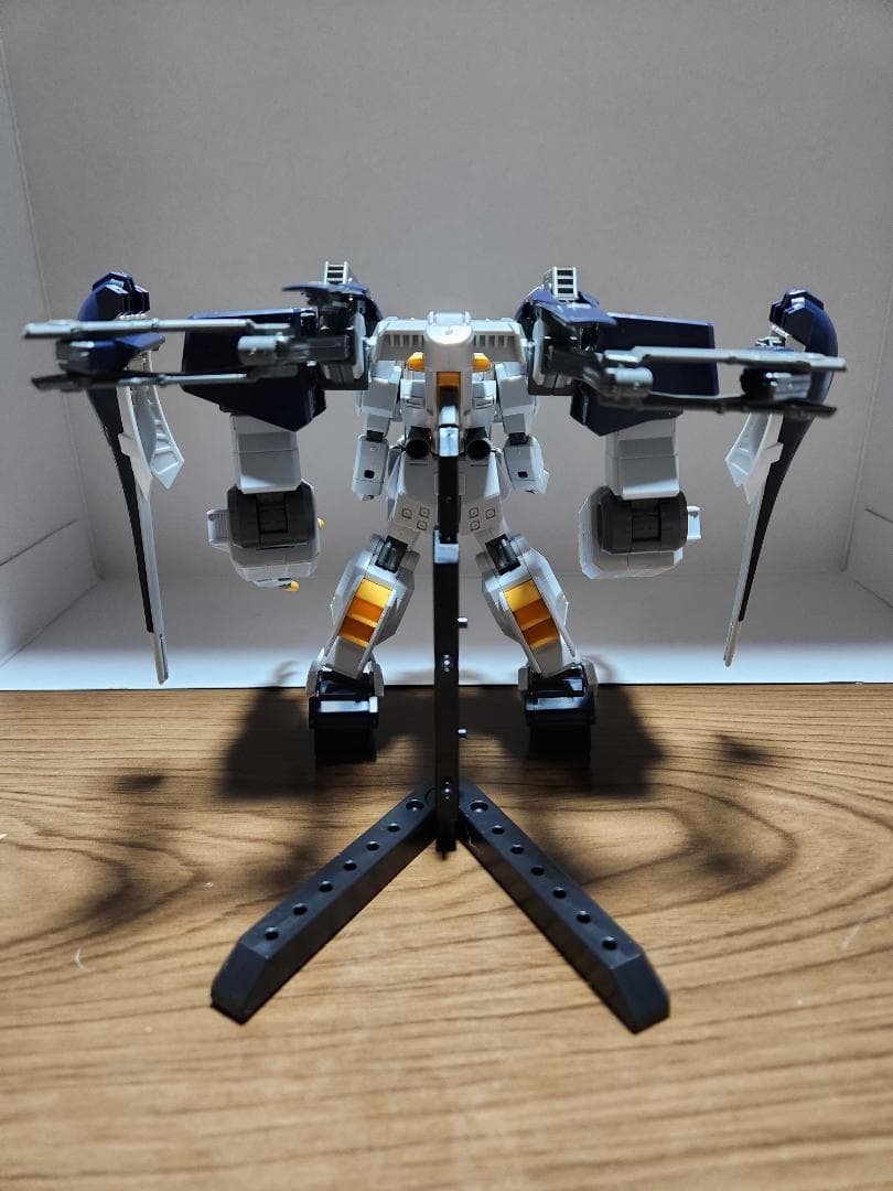 HG ヘイズルアウスラ ギガンテックアーム装備　プレミアムバンダイ限定完成品