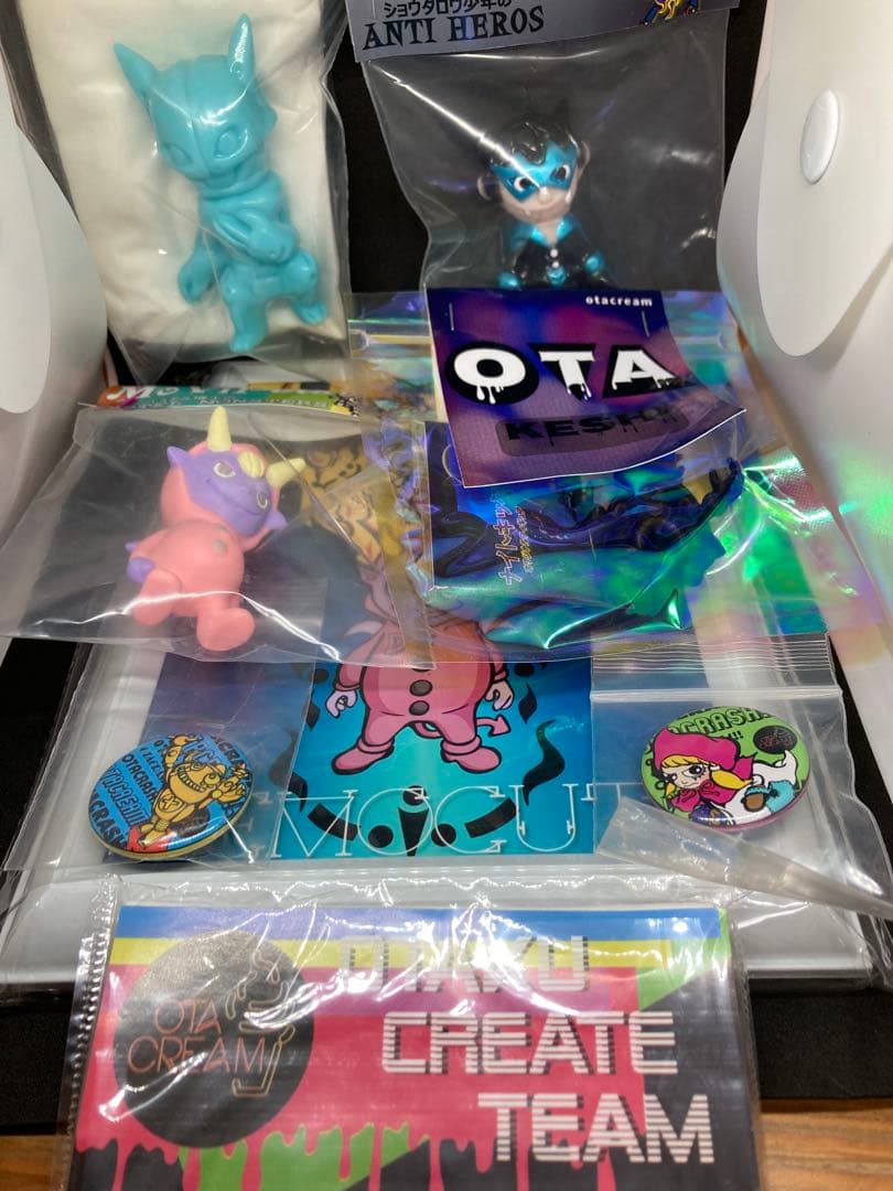 オタクリーム ピンバッジ　ソフビフィギュアセット　グッズ