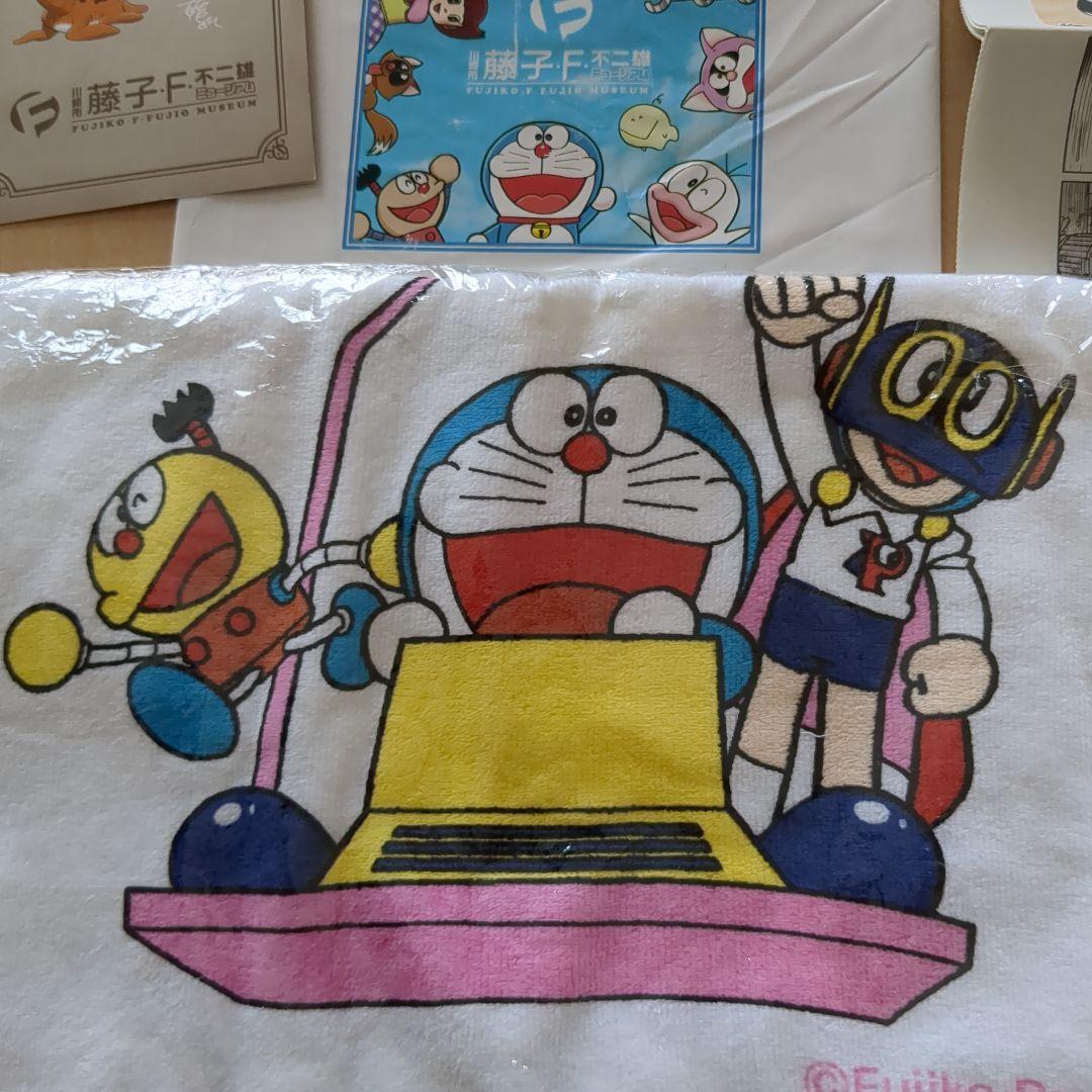 藤子不二雄ミュージアム　1周年ピンバッジ　タオル他激レア