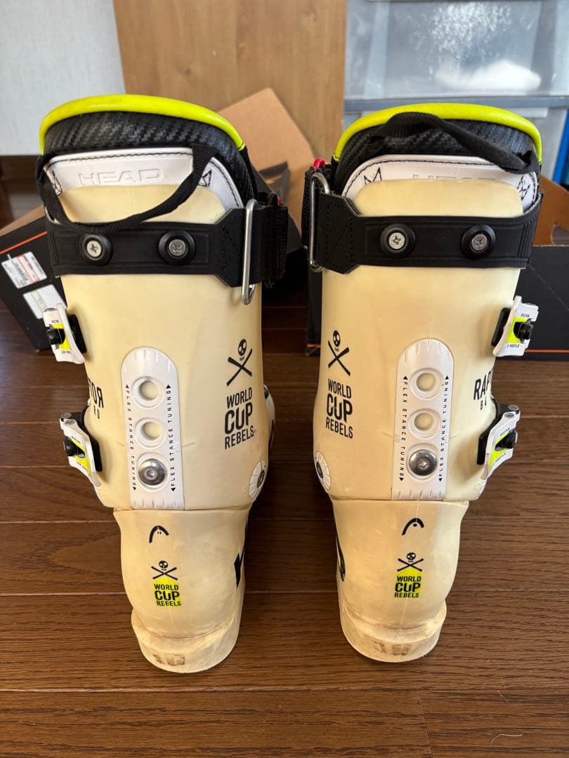 ⚫︎中古⚫︎スキーブーツ　HEAD RAPTOR B4 RD MP 255 ホワイト