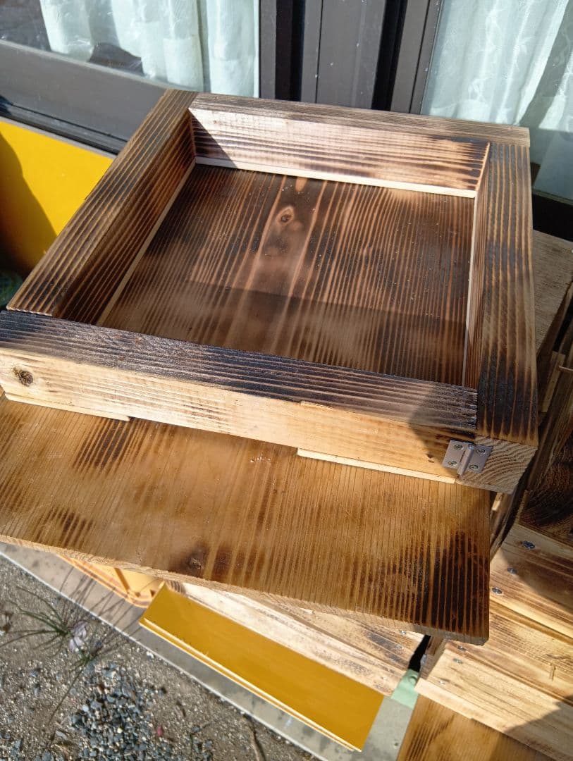 日本ミツバチの巣箱　待受箱兼用