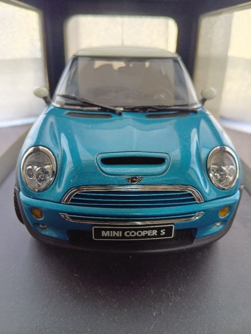 オートアート 1/18 ミニクーパーS R53 エレクトリックブルー