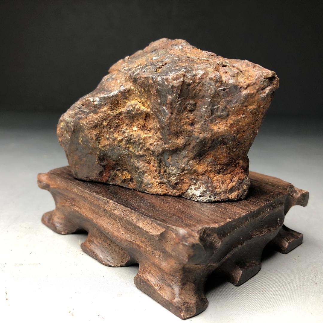 アルタイ隕石 鉄隕石　外皮付き隕石　ナチュラル　原石　重さ約695ｇ