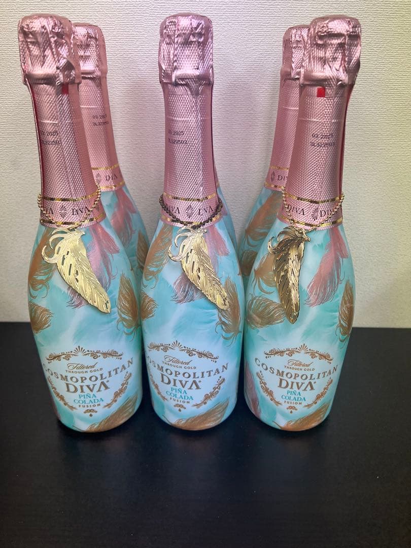 COSMOPOLITAN DIVA ピニャコラーダ 12本セット(羽12本付き)