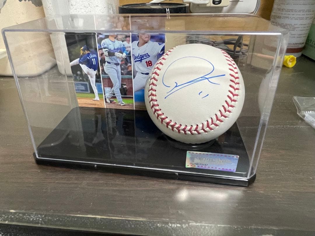 大谷翔平、山本由伸、佐々木朗希　トリプル直筆サインボール　ケース入り