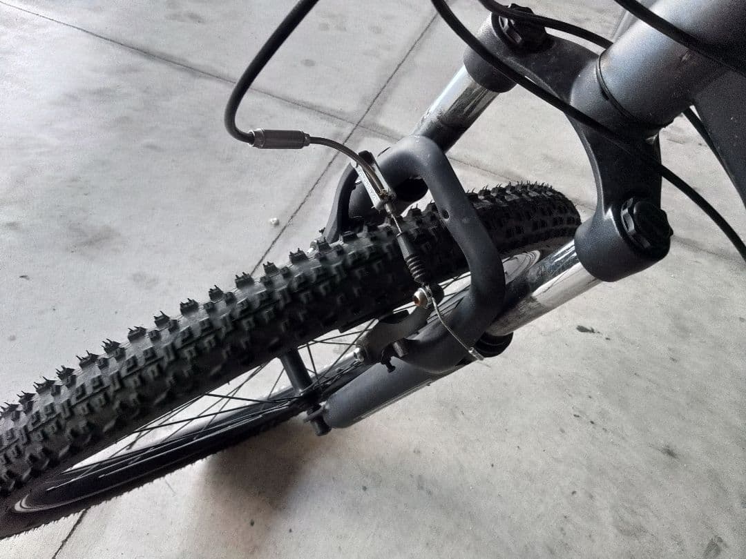 自転車　一年ほど使用　フロントタイヤ交換後半年使用　現状優先