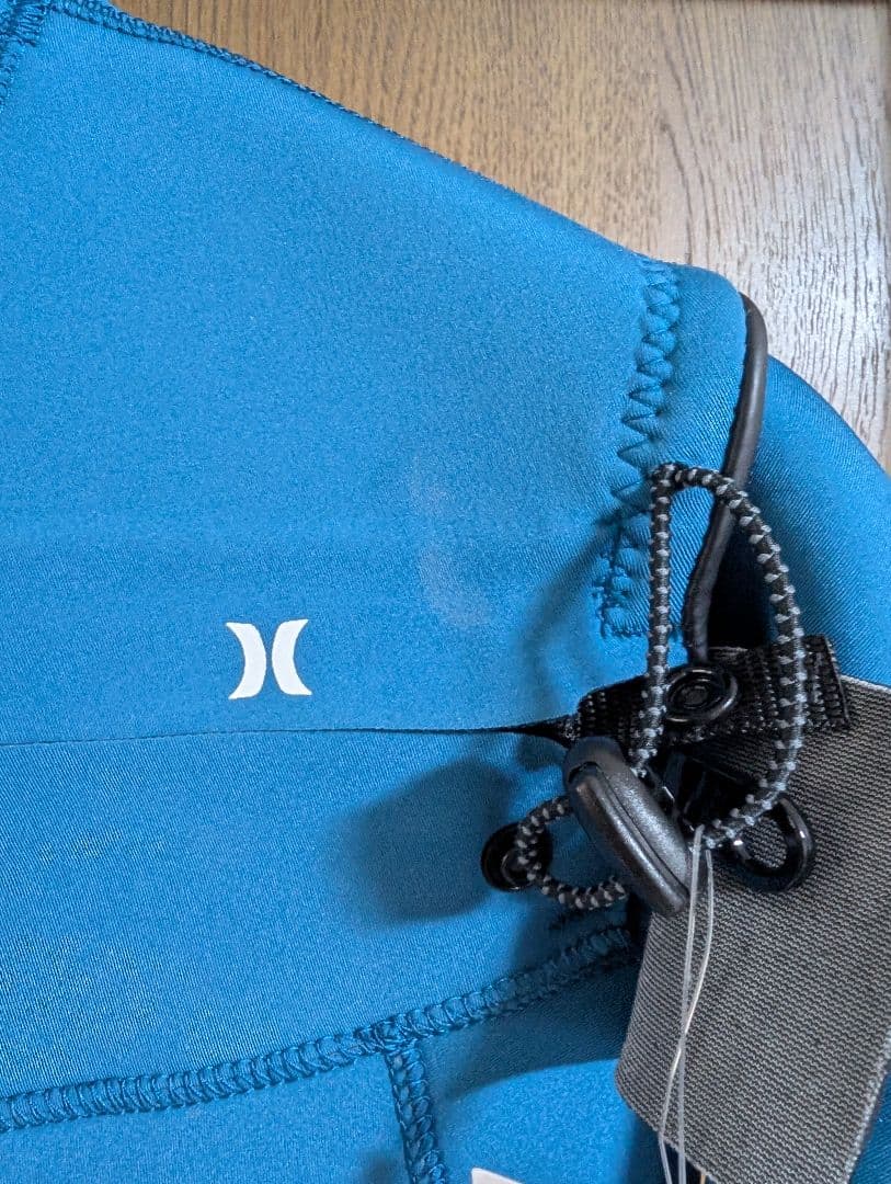 半額以下！新品未使用タグ付　長袖フルスーツHurley　レディースMS