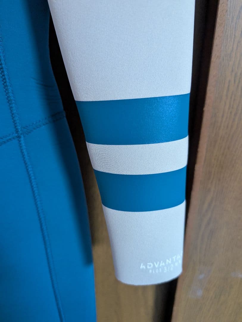 半額以下！新品未使用タグ付　長袖フルスーツHurley　レディースMS