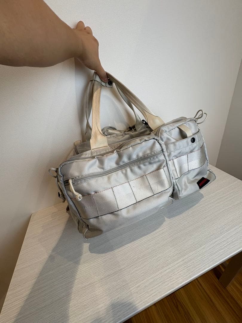 美品　定価5-6万？　BRIEFING シルバー中型ゴルフバッグ