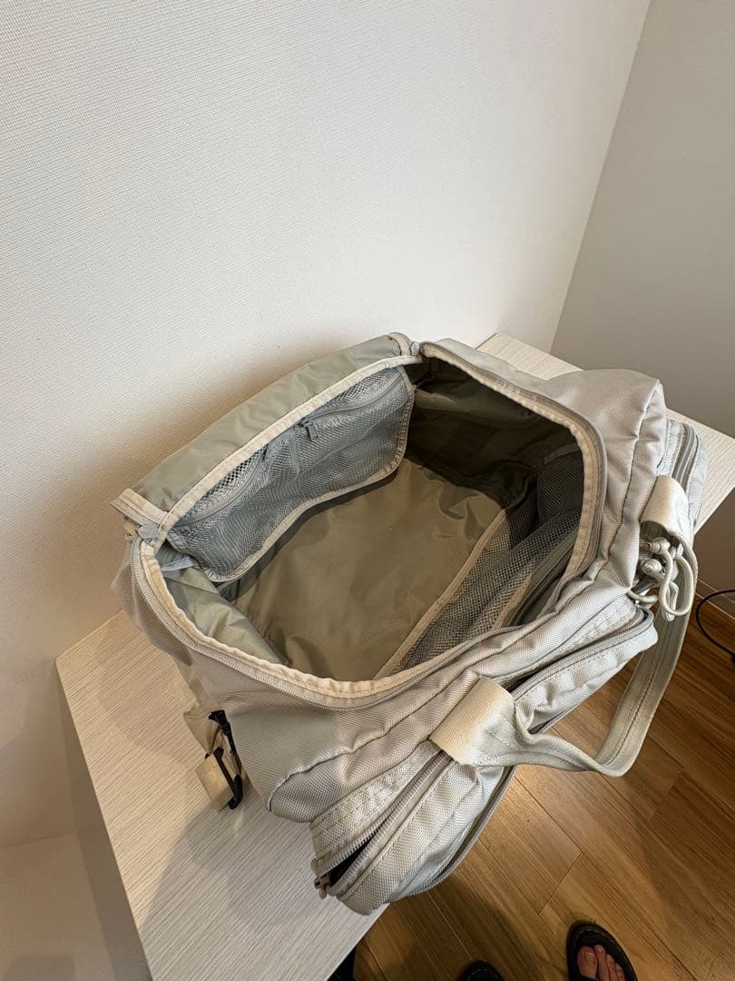 美品　定価5-6万？　BRIEFING シルバー中型ゴルフバッグ