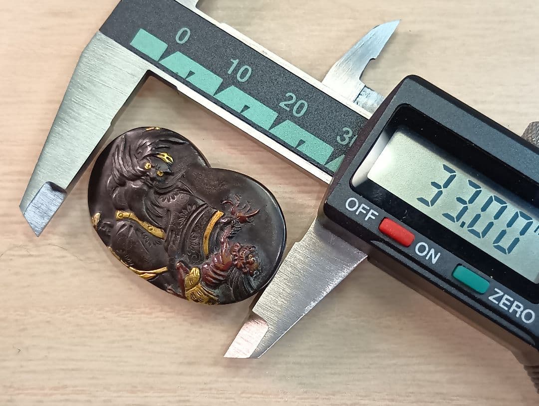 煙草入れ／超絶技巧前金具／在銘あり