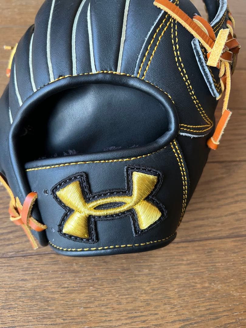 【美品】Under Armour 野球グローブ 軟式