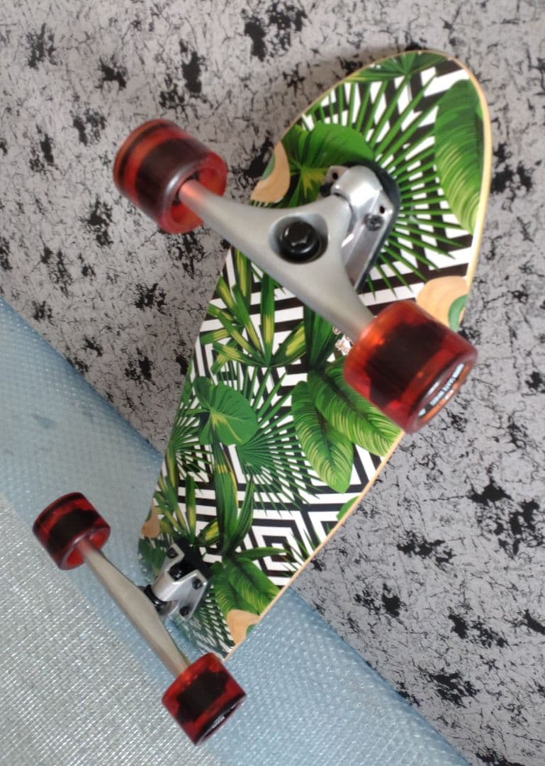 28＜税送料3638円込み＞前後カービングトラック搭載 ヘブン ２８ショートクル