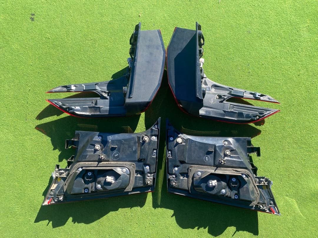 トヨタ　30アルファード　純正　前期　テールライト　テールランプ