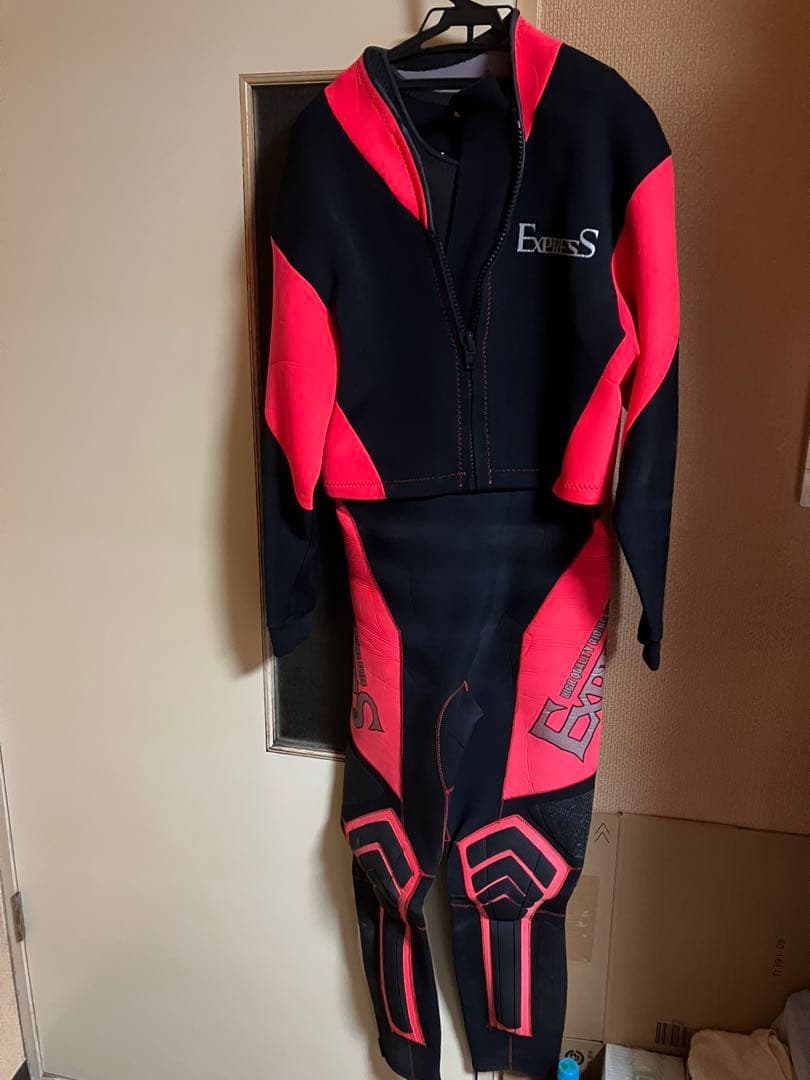 EEXCESS ウェットスーツ 黒赤