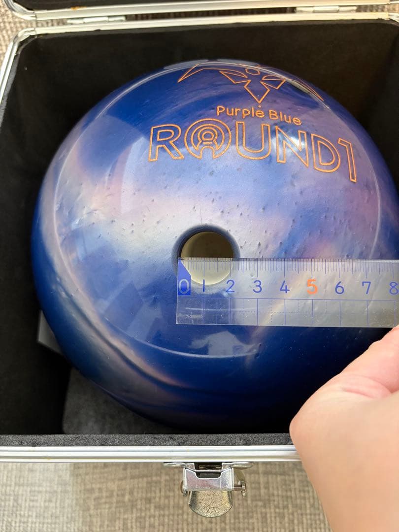 【美品】ボウリングボール 箱付き