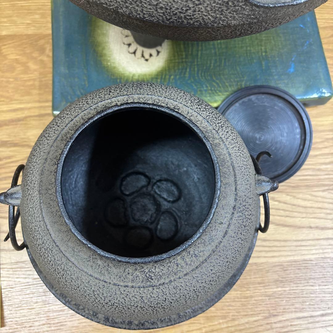 【美品】茶道具/朝鮮風炉釜 茶器 鉄瓶 鉄釜 唐銅蓋 釜環 茶釜 台付