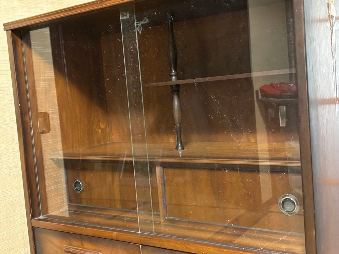 P*B様 木製キャビネット ガラス扉付き