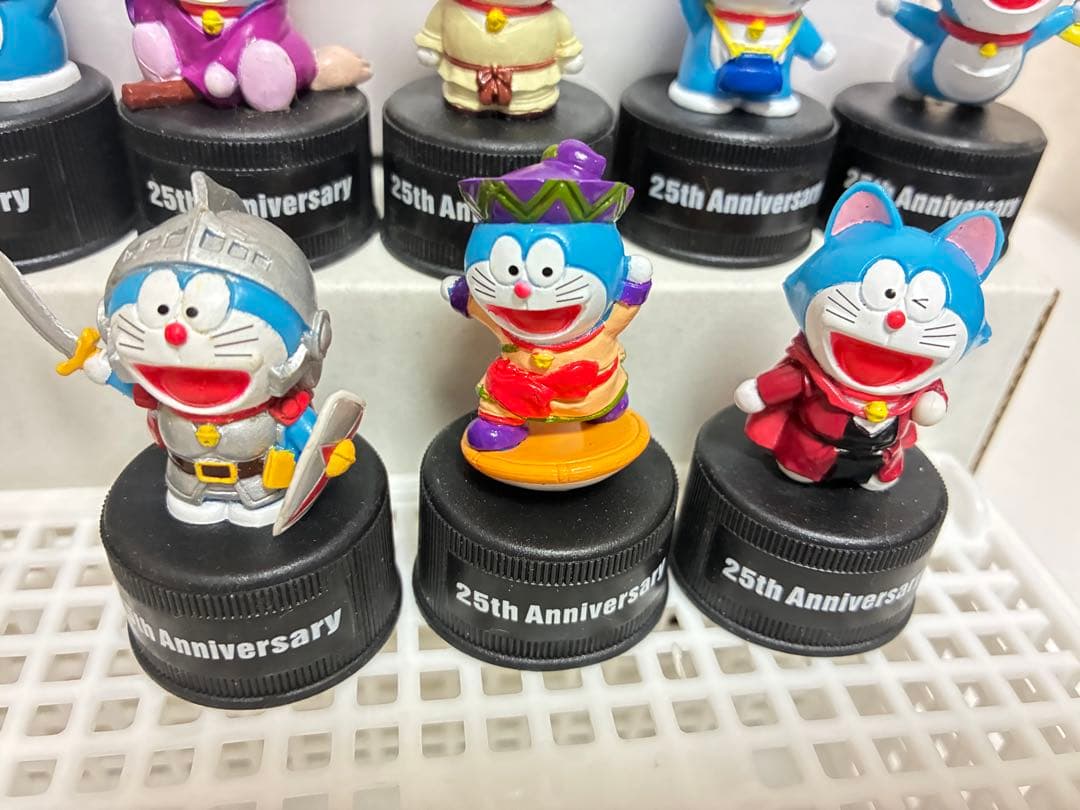 ドラえもん映画　25周年記念ペットボトルキャップ　フィギュアセット