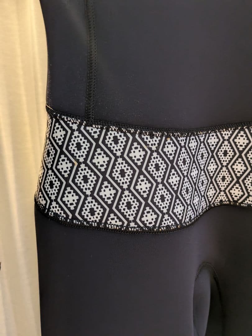 bintaroページ　【美品】Hurley ウェットスーツ　3mm　M