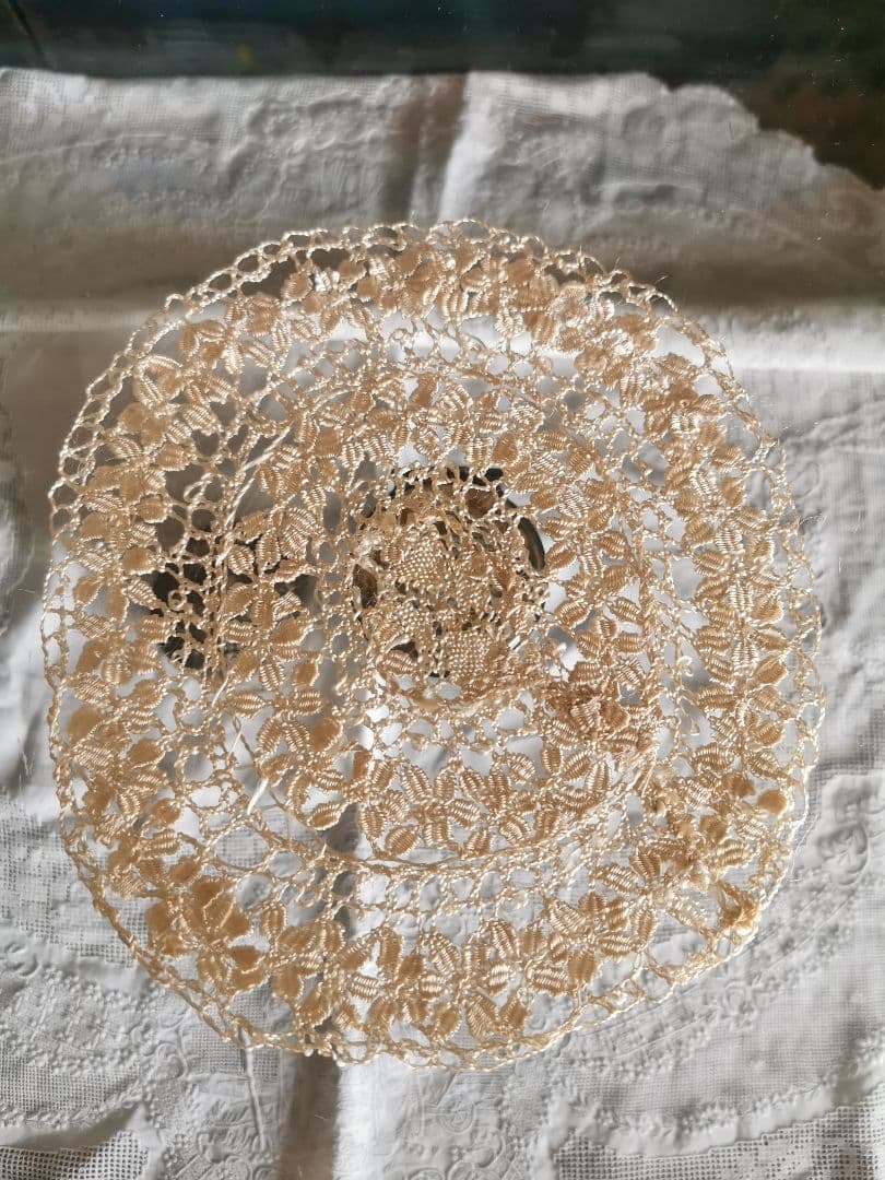 アンティークイタリア マルチーズレース 黄金色の絹糸ボビン編 ≒19㎝ドイリーδ