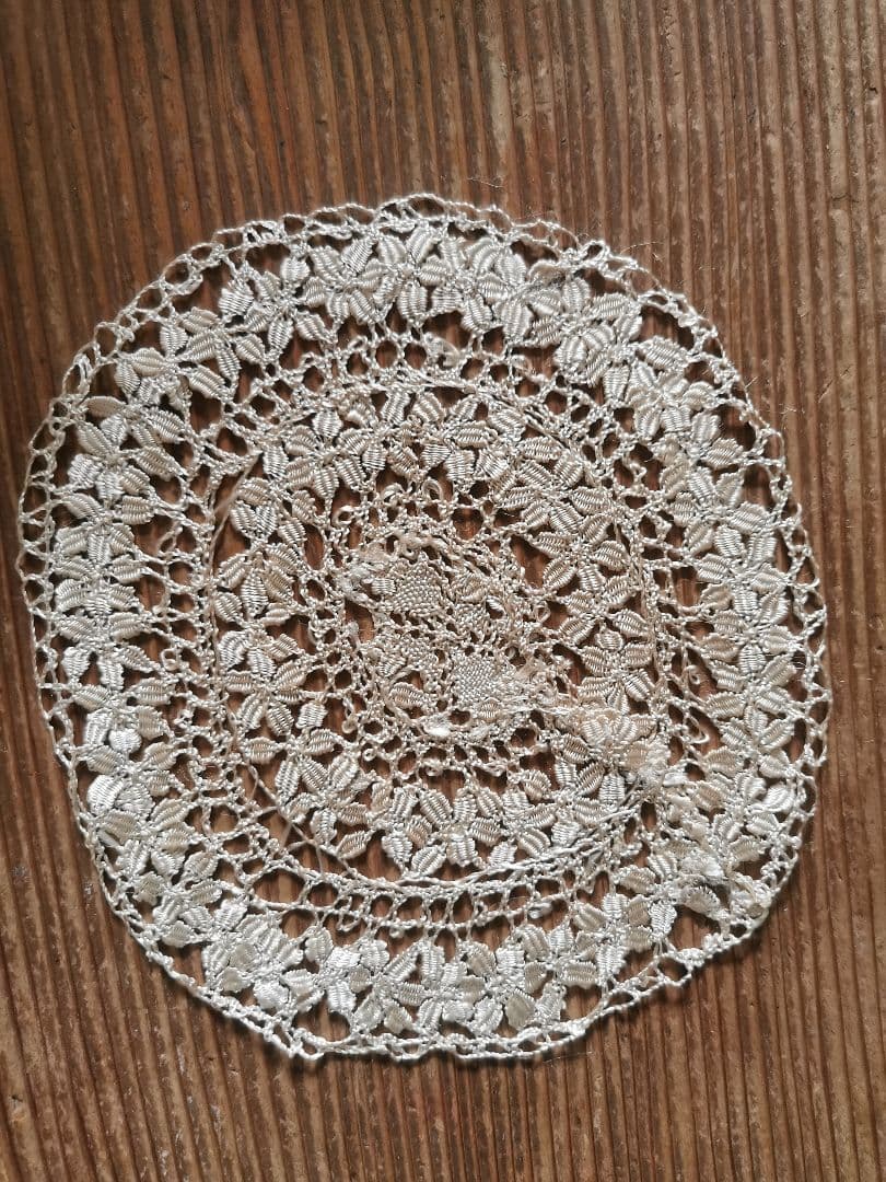 アンティークイタリア マルチーズレース 黄金色の絹糸ボビン編 ≒19㎝ドイリーδ