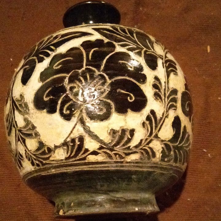 中国陶磁器　磁州窯　浮き彫り壺