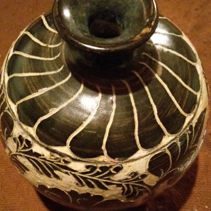 中国陶磁器　磁州窯　浮き彫り壺