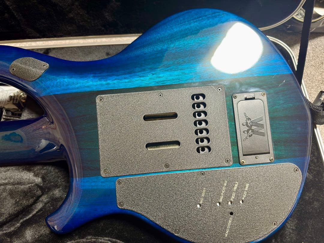 ギター EARNIE BALL MUSICMAN MAJESTY 7 BLUE HONU