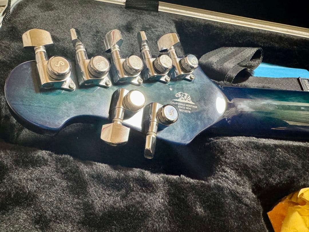 ギター EARNIE BALL MUSICMAN MAJESTY 7 BLUE HONU