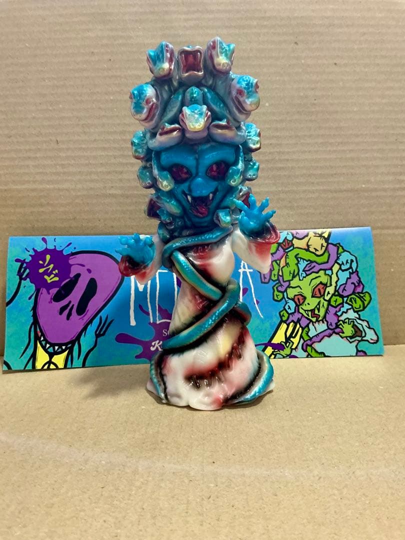 かっこわらい雑貨店　メデューサ　ソフビ