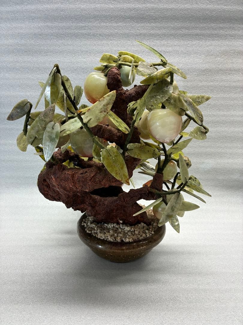 翡翠　桃　天然石　置物