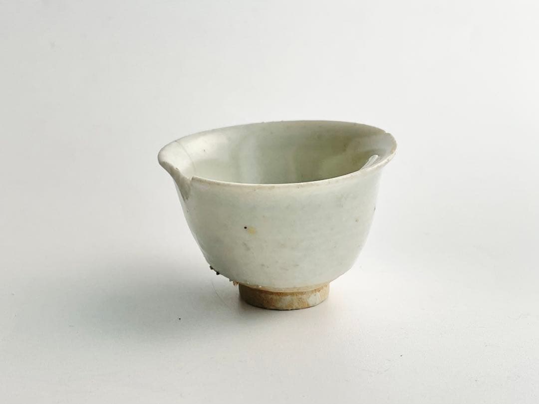 骨董　アンティーク　初期伊万里　白磁盃　杯　酒器　酒盃　残欠　出土　発掘